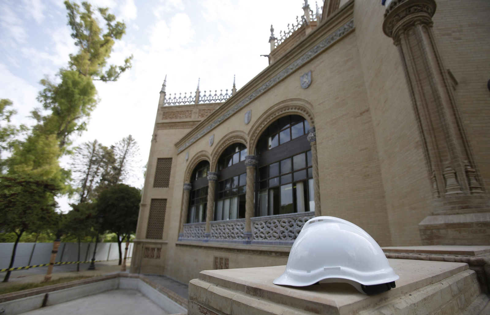 La Comisión ha explicado que el documento presentado "no define la formalización de las pasarelas que cruzarían la sala central, ni los elementos que aparecerán en las cubiertas y que permitirán la función de mirador".