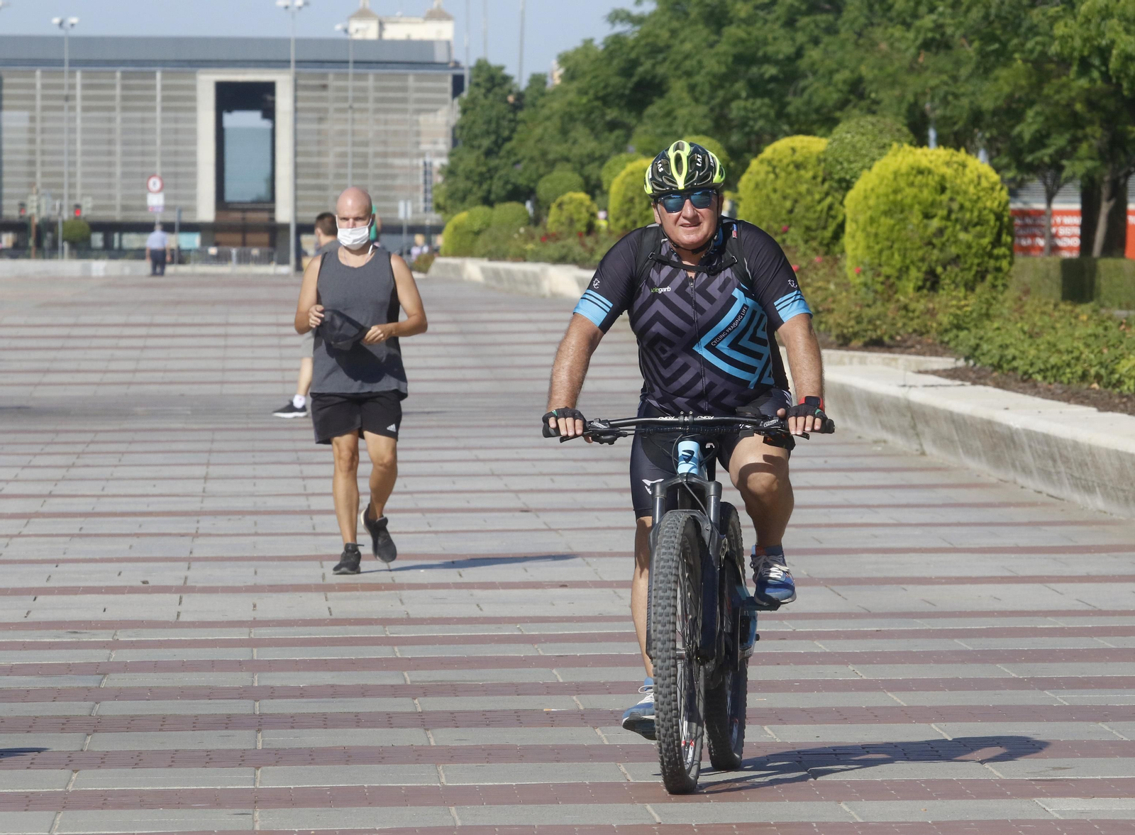 El primer día sin mascarilla en la calle en Córdoba, en fotografías