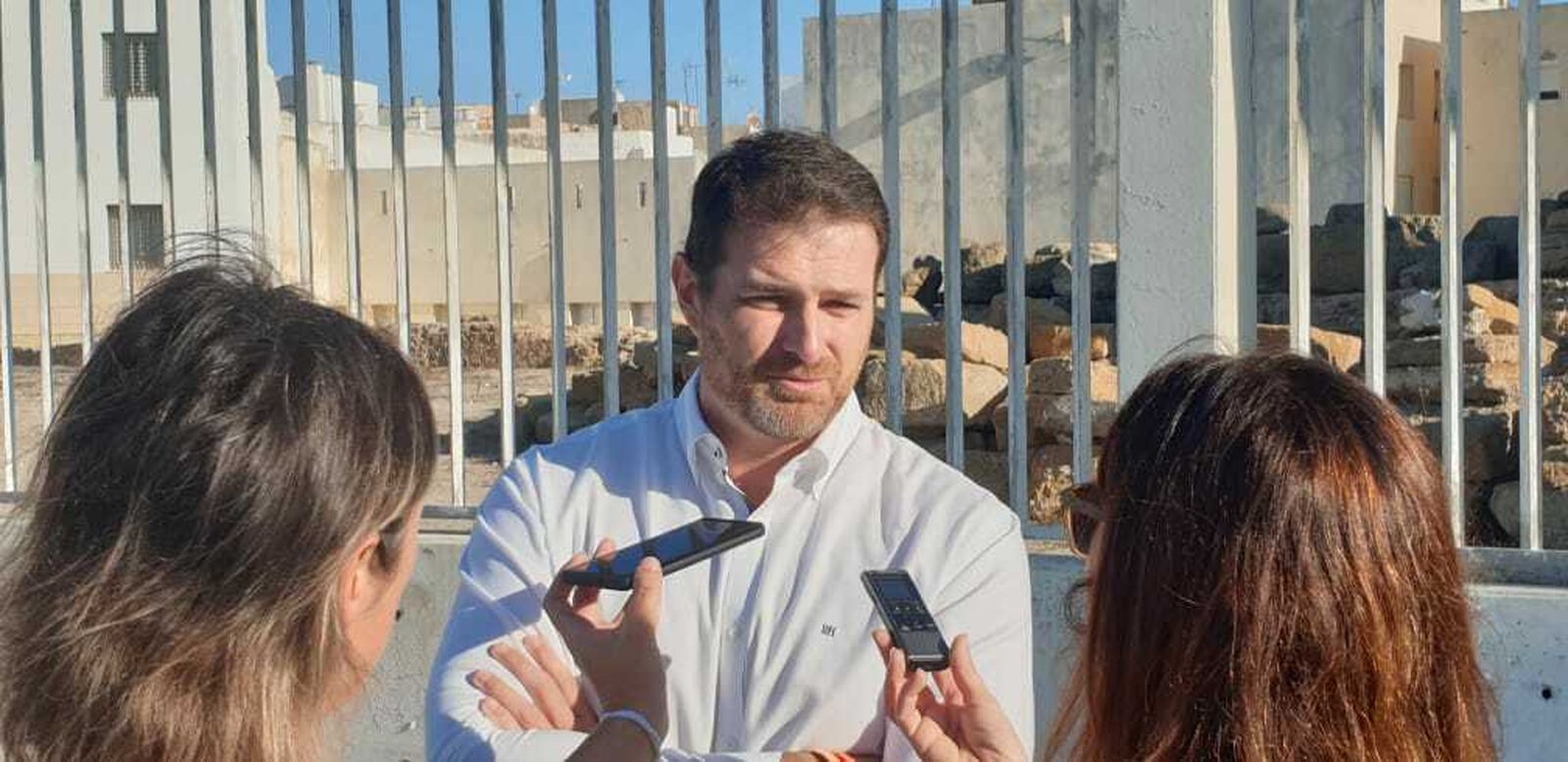 El diputado autonómico por Cádiz, Juan de Dios Sánchez (CS) pide que el Teatro sea BIC.