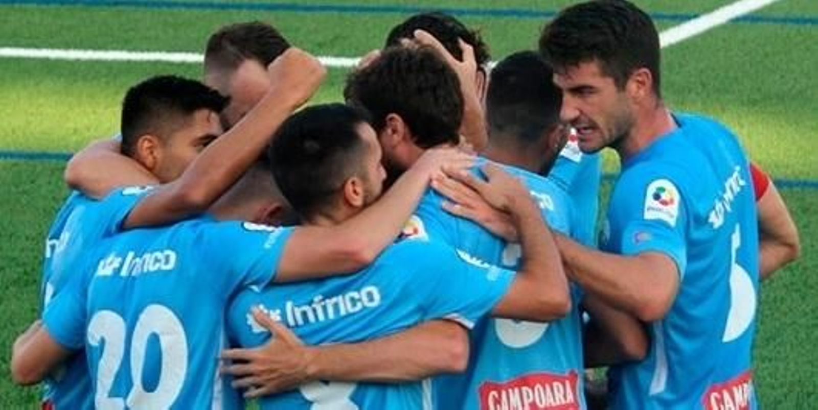 Los jugadores del Ciudad de Lucena se apiñan para celebrar un gol de la presente campaña. Los jugadores del Ciudad de Lucena se apiñan para celebrar un gol de la presente campaña.