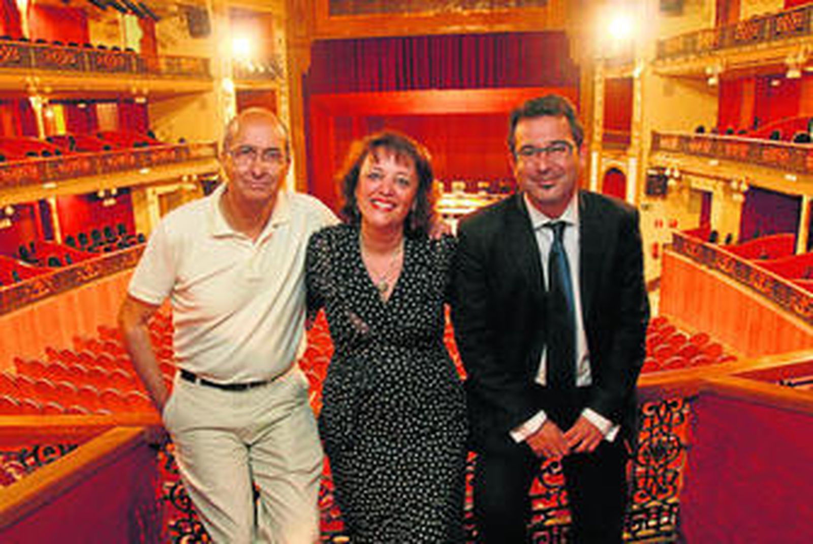 Fernando Argenta, Rafaela Valenzuela y Joaquín Dobladez, ayer, en el Gran Teatro.