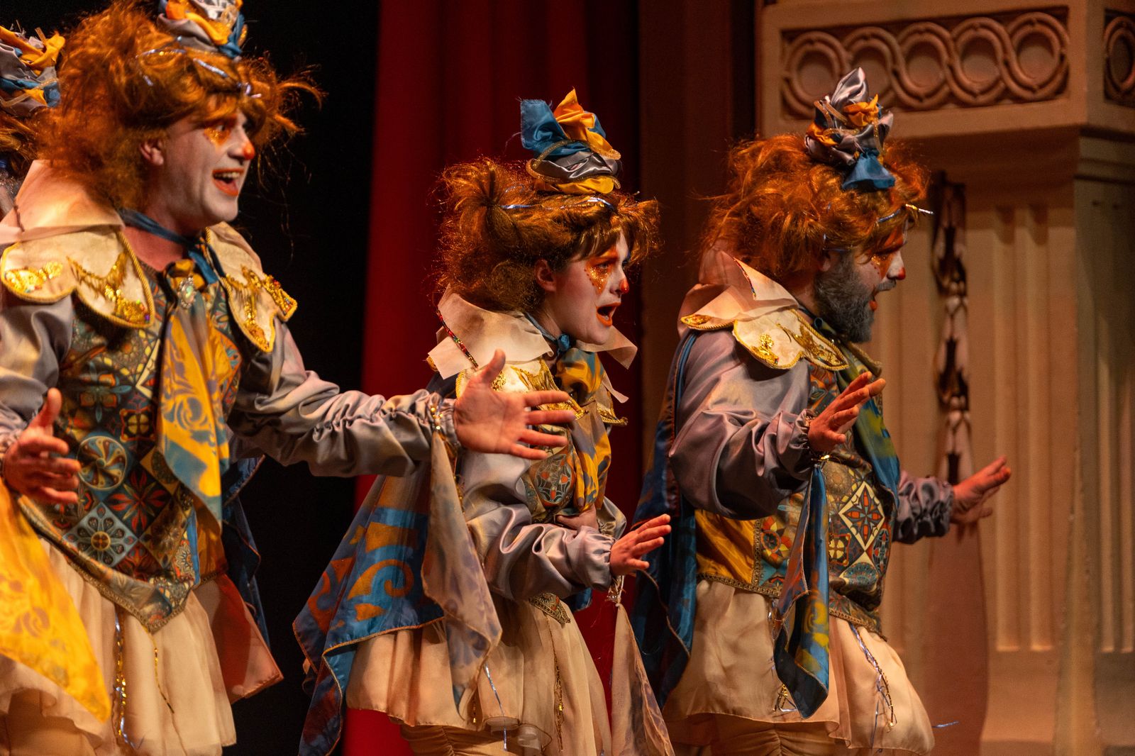 Imágenes de la actuación de la comparsa  de  Dos Hermanas "Feberillo el loco" en el Carnaval Colombino