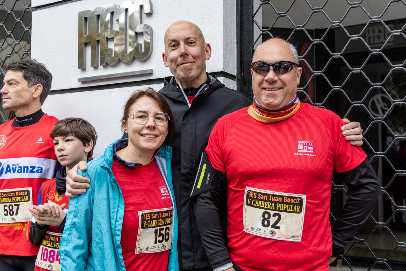 En imágenes: la lluvia no frena a más de un millar de corredores en la V Carrera Popular del IES San Juan Bosco (1)