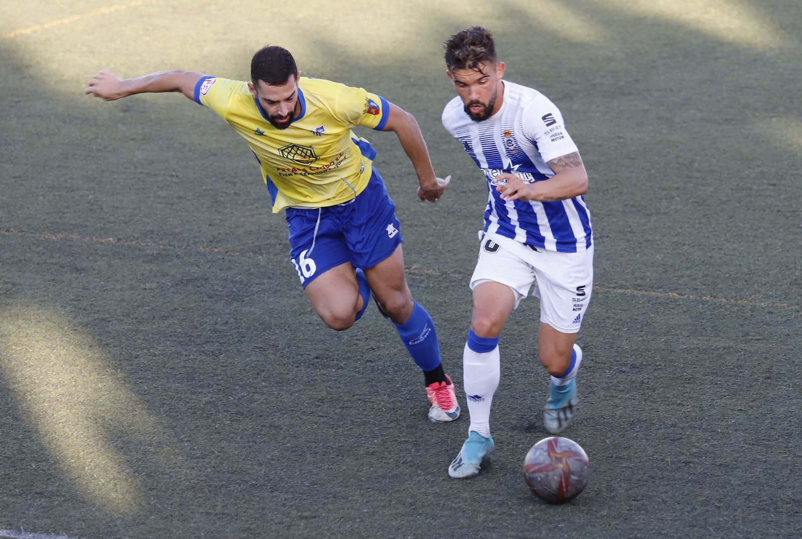 Imágenes del encuentro entre el Conil y el Recreativo de Huelva