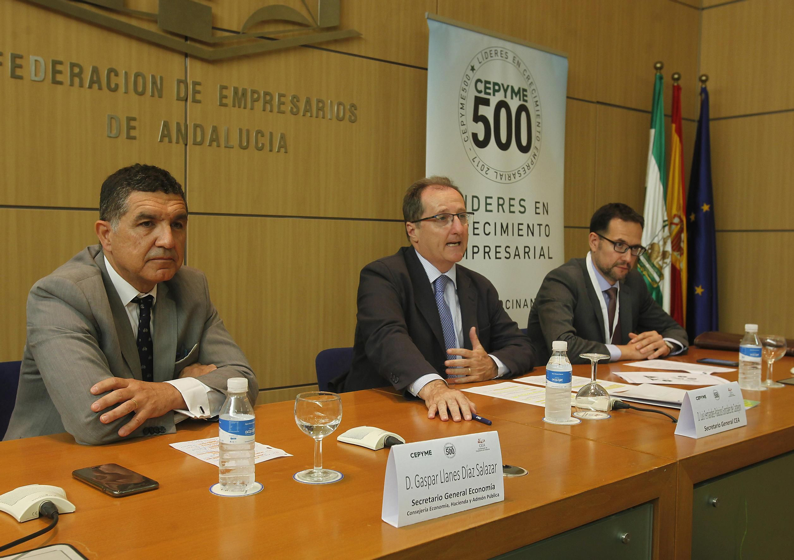 Gaspar Llanes, Luis Fernández-Palacios y CarlosRuiz Fonseca, en la sede de la CEA.