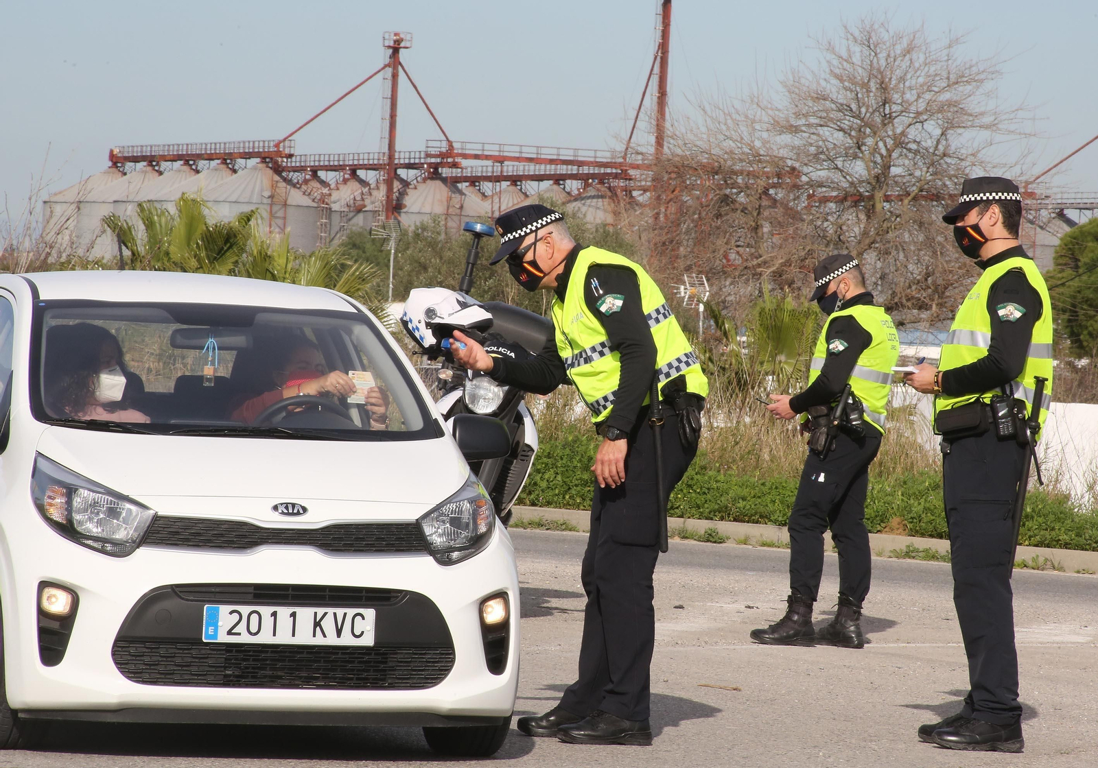 Coronavirus: Controles de la Policía Local a la entrada a Jerez desde Sanlúcar