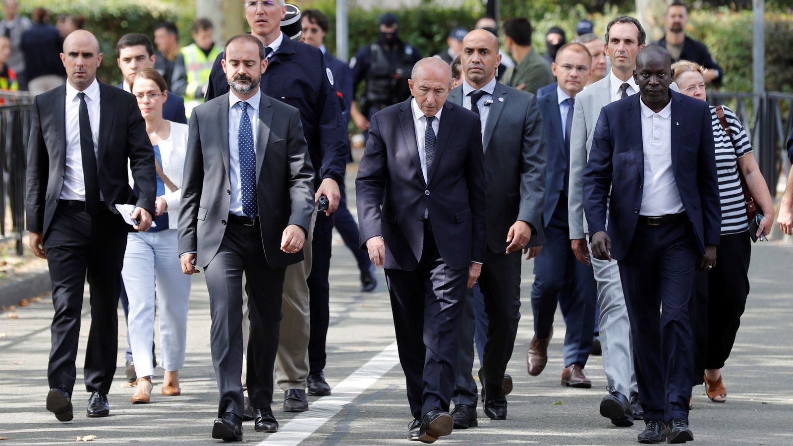 El ministro de Interior francés llegando al lugar de los hechos.