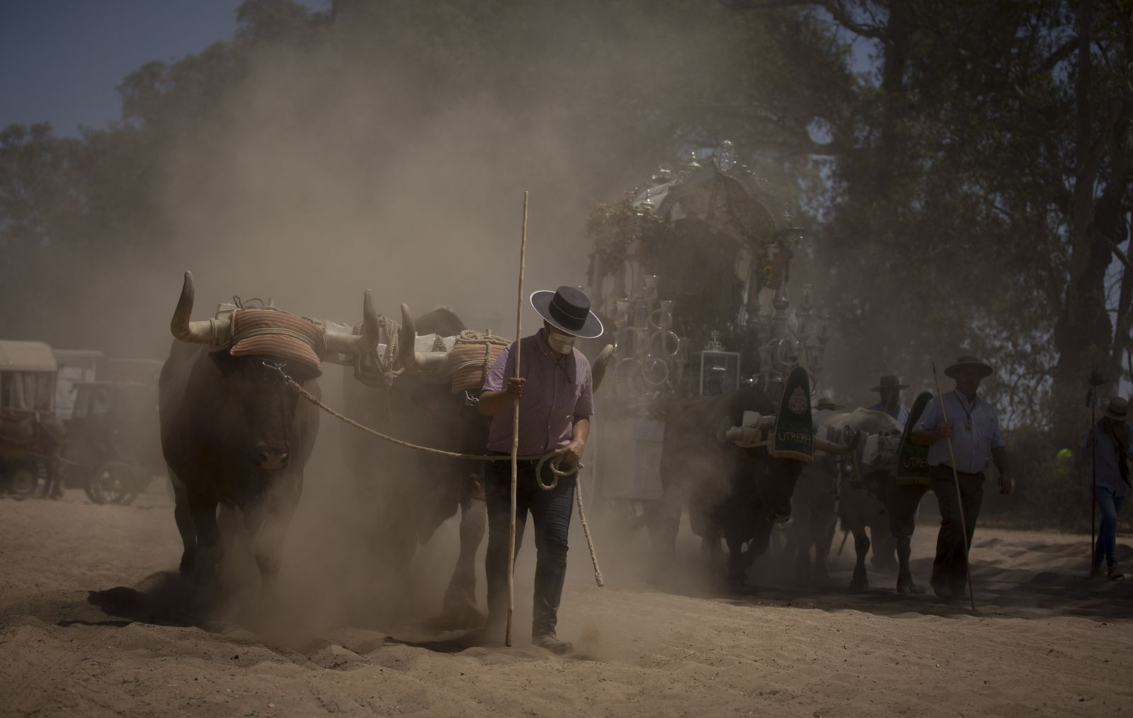 El paso de hermandades del Rocío por la Raya Real