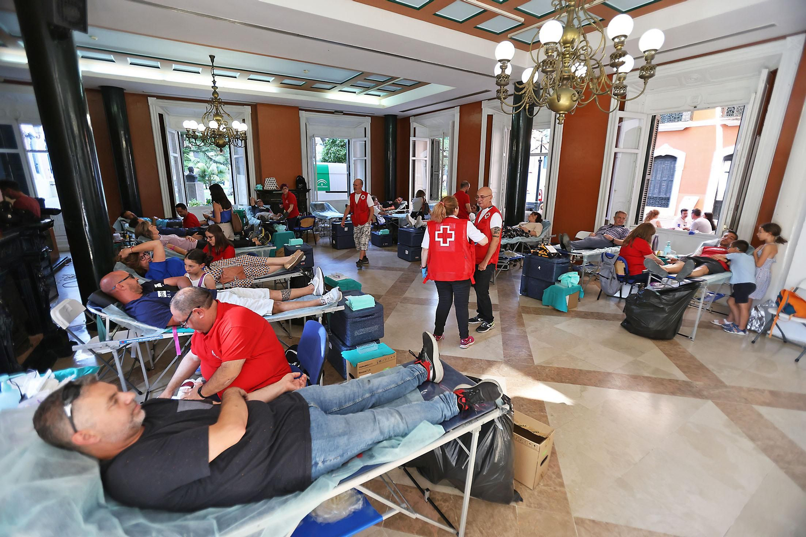 Imágenes de la macrocolecta de sangre en la Casa Colón de Huelva