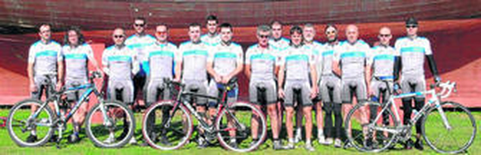 Un grupo de amigos unidos por la pasión por el ciclismo