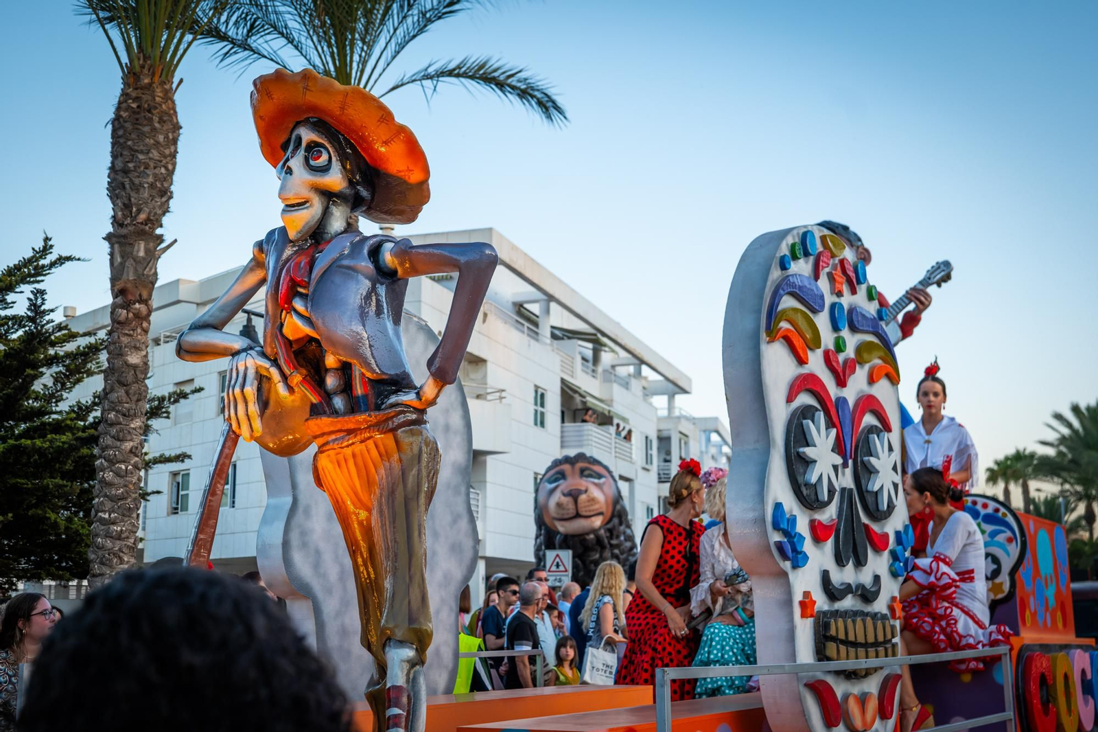 Momento del pasacalles durante el XVIII Certamen Internacional de Animación de Calle y Bandas