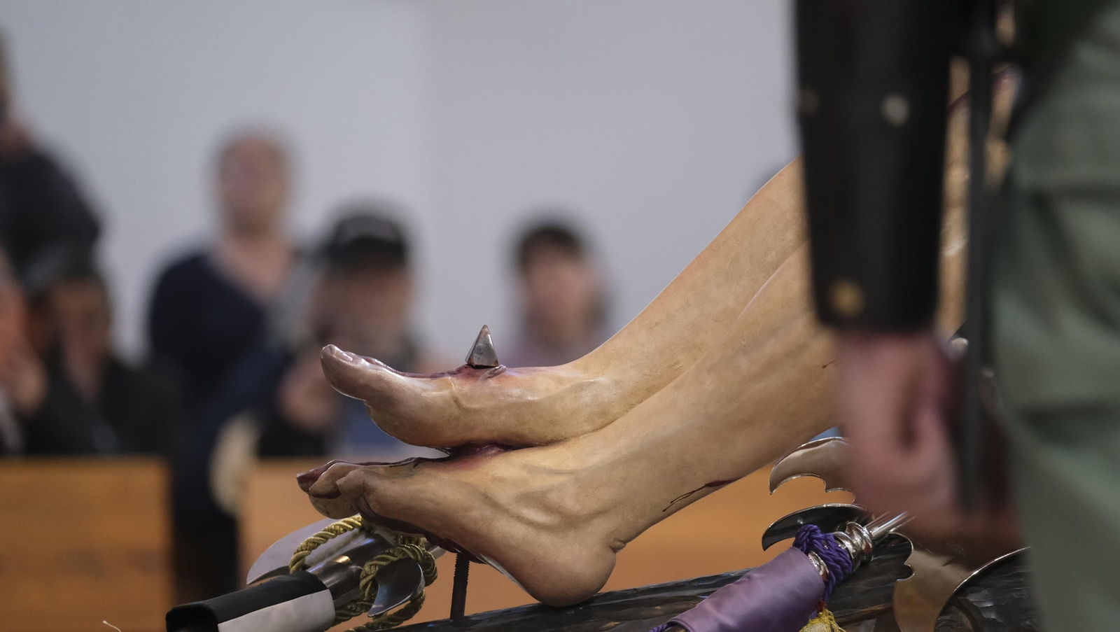 La Legión custodia el Cristo de la Buena Muerte en la Semana Santa de El Parador 2025