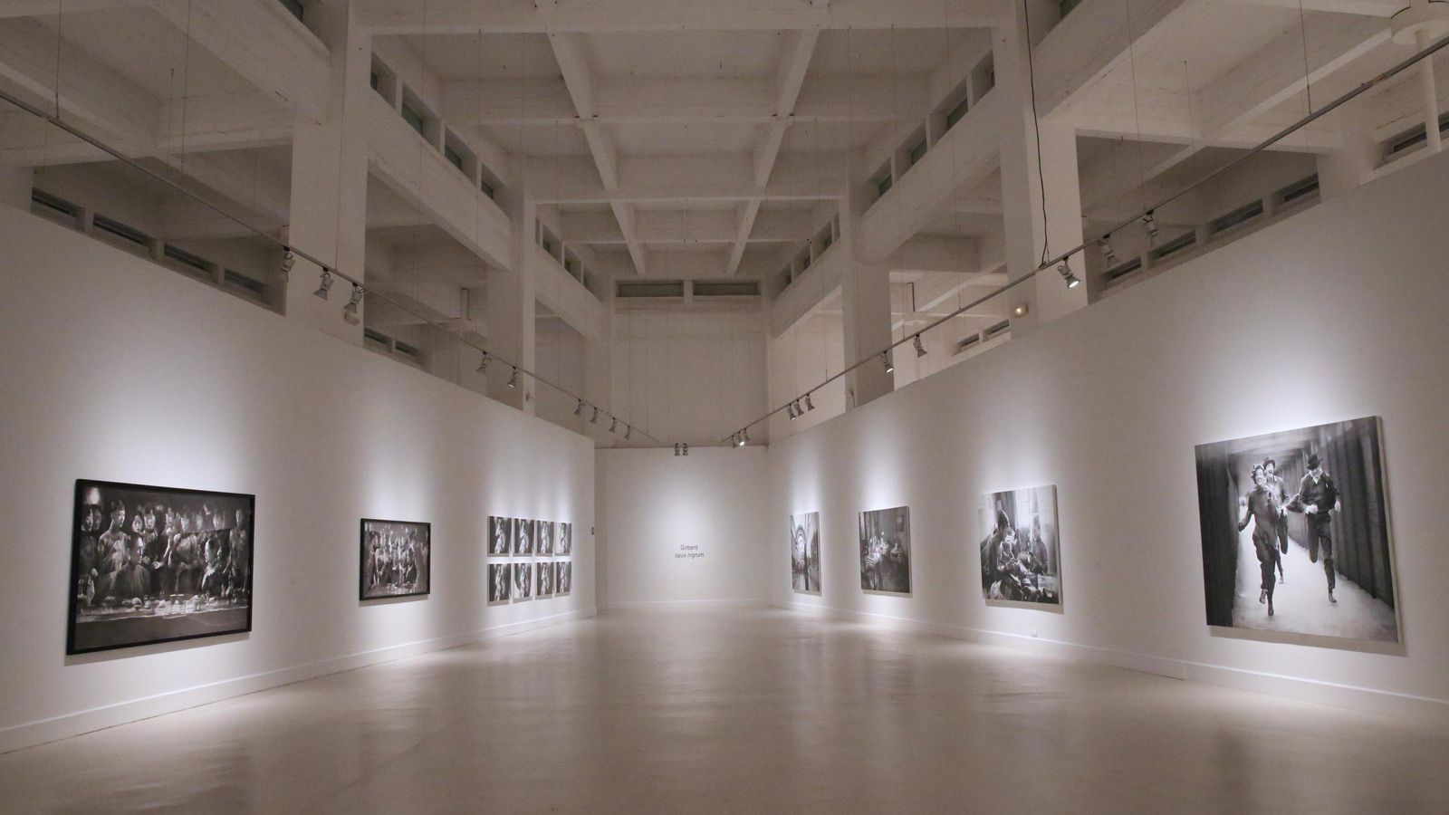 Instalación de la exposición de Girbent en el CAC.