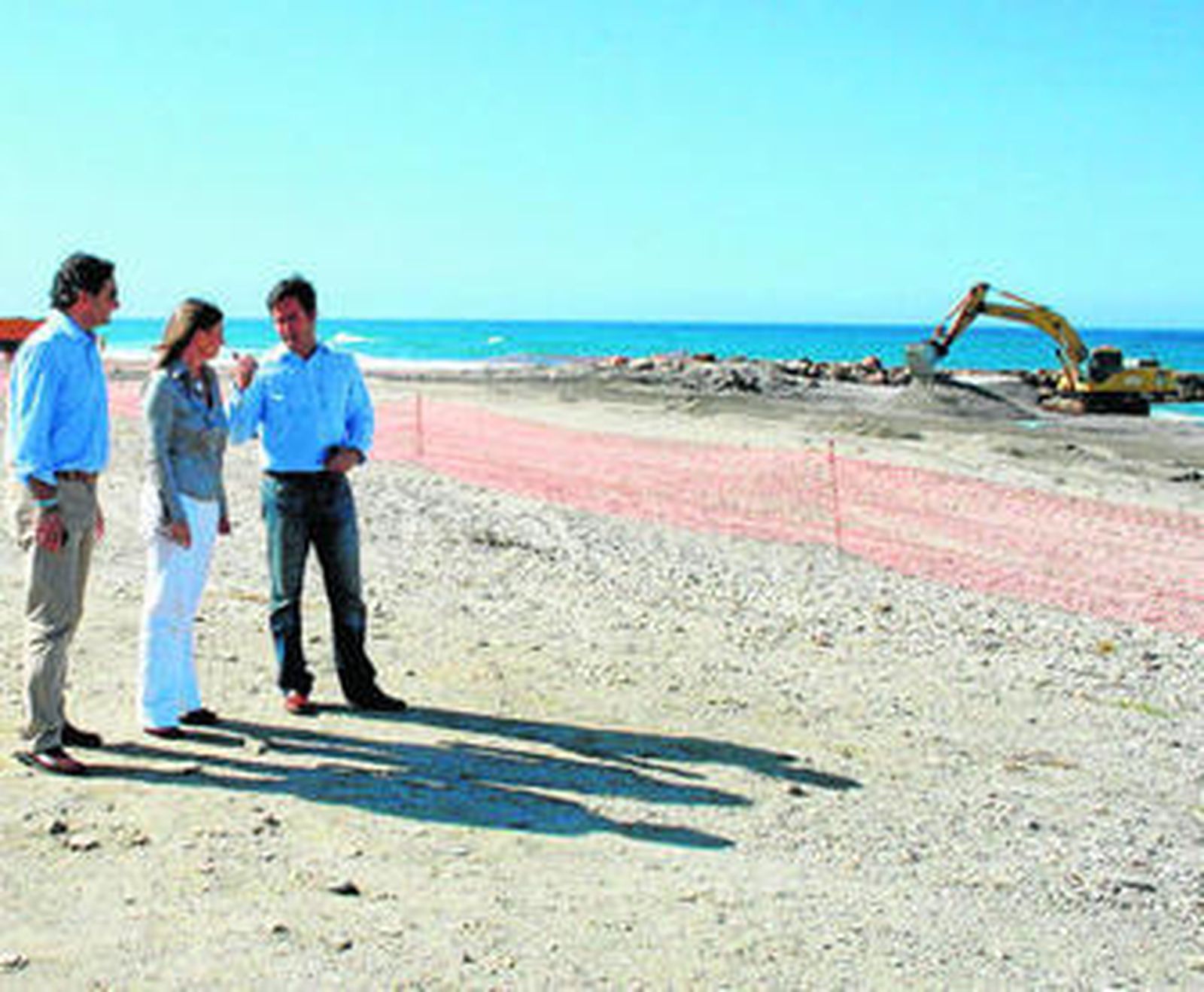 El equipo de gobierno ha supervisado en todo momento las obras de adecuación del litoral ejidense.