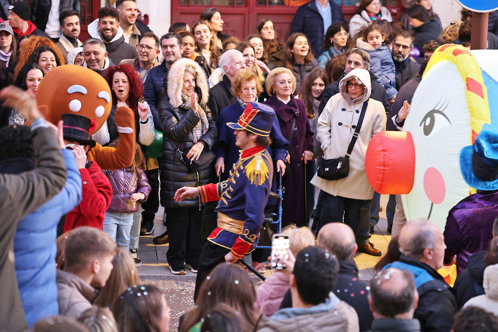 Las mejores fotografías de la salida y recorrido de la cabalgata de Reyes Magos 2026