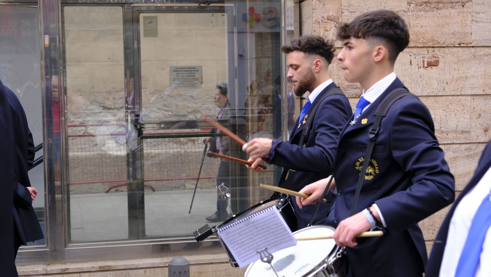 La Borriquita procesiona por las calles de Almería, en imágenes