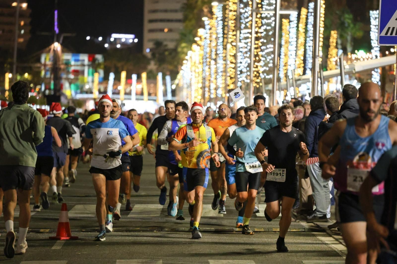 Las fotos de la San Silvestre del Real Club Mediterráneo en Málaga