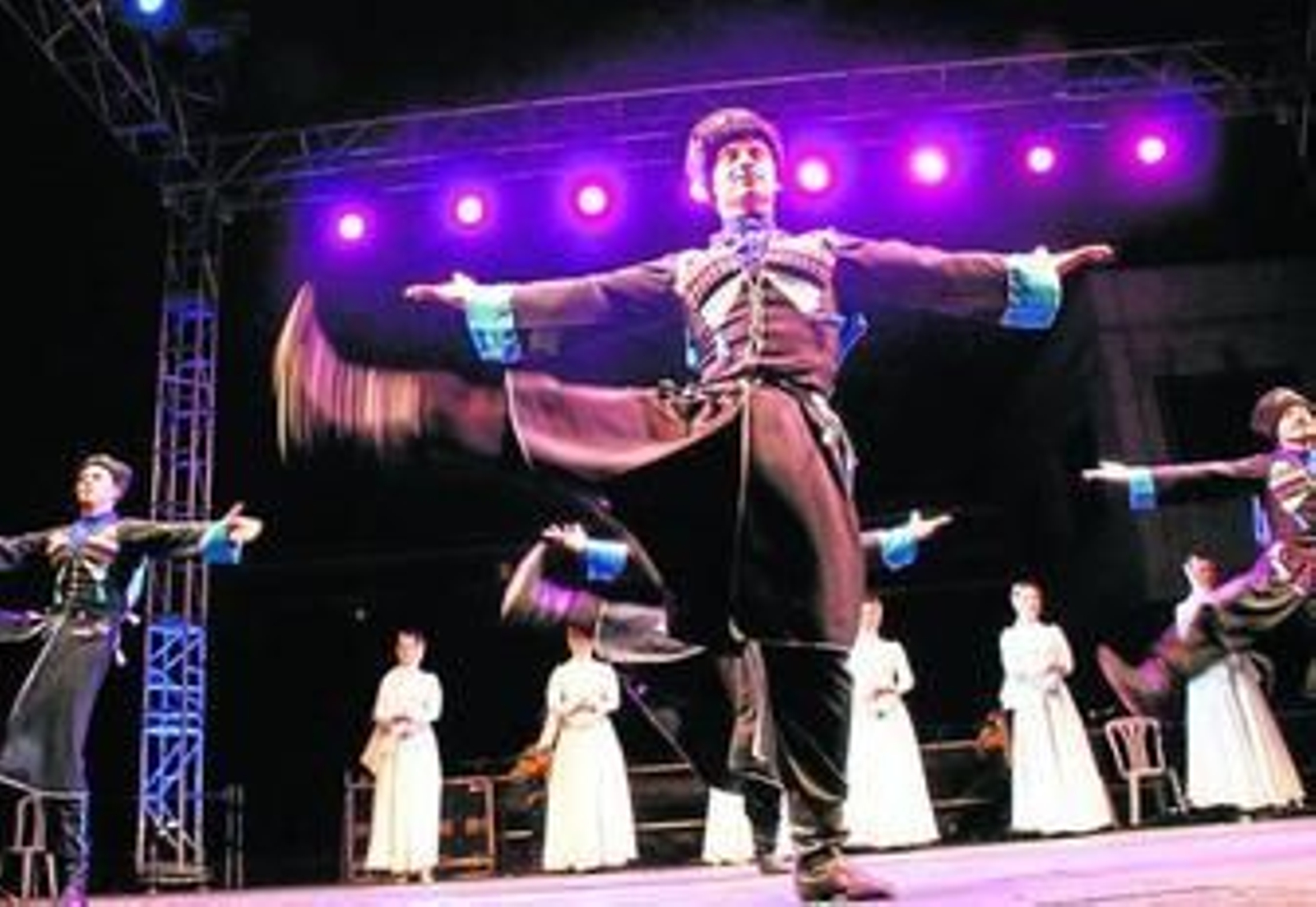 La espectacularidad la pusieron los miembros del Ballet llegado de Rusia.