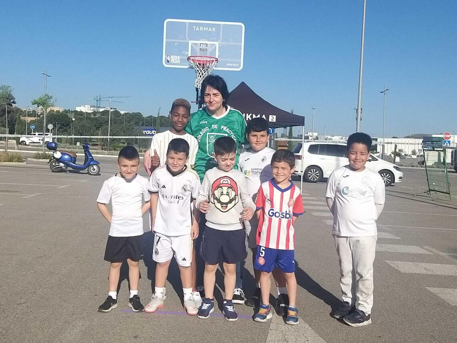 En imágenes: basket solidario de la mano del CD Bulevar en favor de ALES