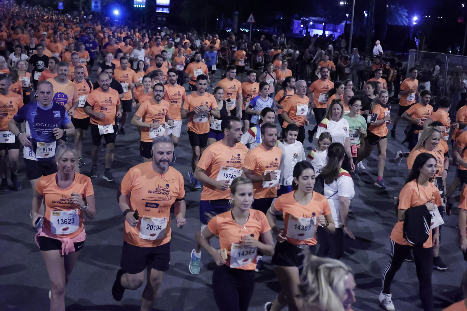 Búscate en la Carrera Nocturna de Sevilla (3)