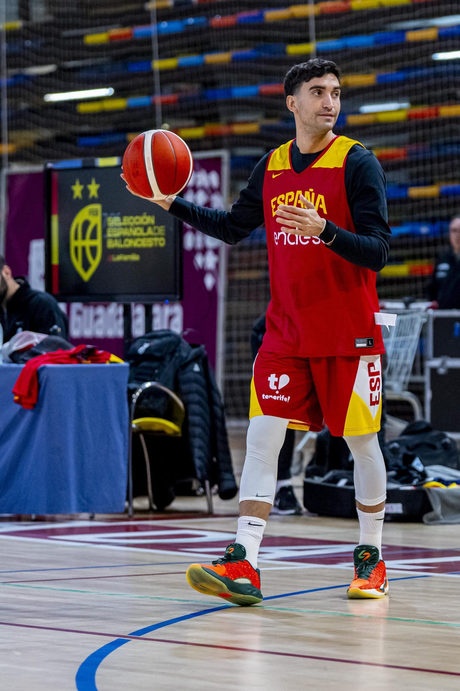 Alberto Díaz, Francis Alonso y Paco Aurioles, en la primera España de Chus Mateo