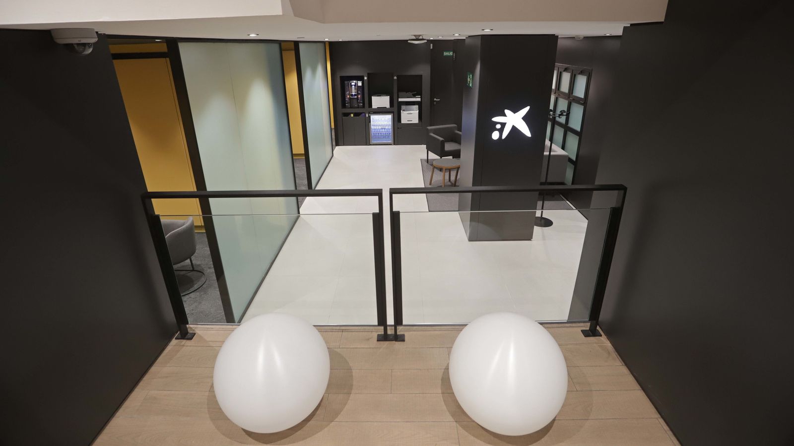 Inauguración de la nueva oficina de La Caixa en imágenes