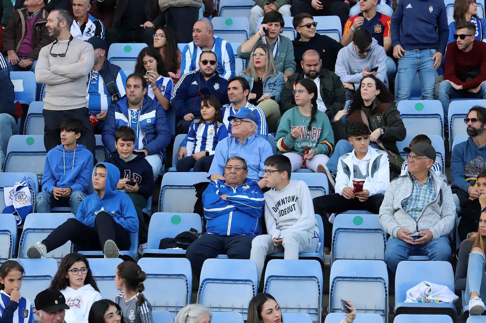 Imágenes del ambiente en las gradas del Nuevo Colombino