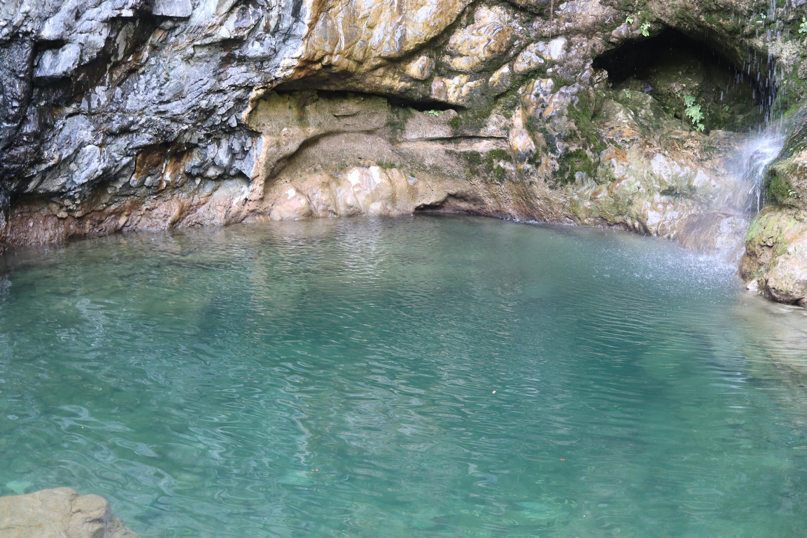 Así lucen Jorox, su entorno y su cascada, un oasis en Málaga para el caluroso verano de Andalucía
