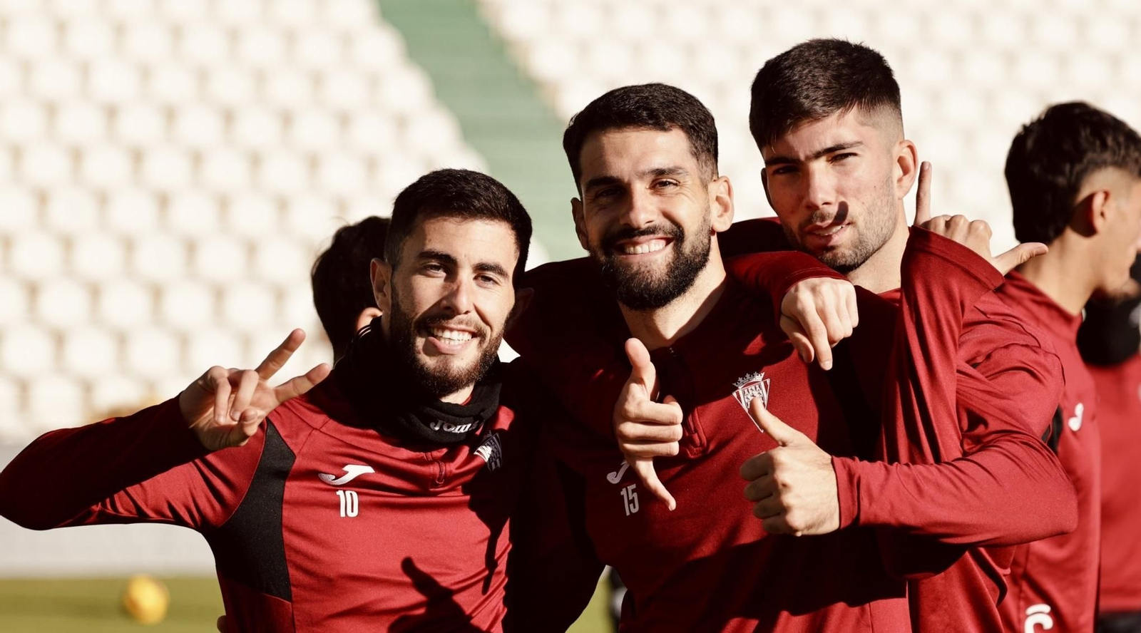 Jacobo, Xavi Sintes y Théo Zidane sonríen durante la sesión de este lunes en El Arcángel. Jacobo, Xavi Sintes y Théo Zidane sonríen durante la sesión de este lunes en El Arcángel.