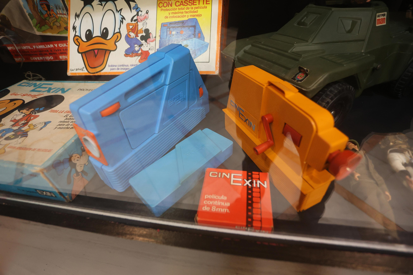 Exposición de juguetes antiguos en el Mercantil