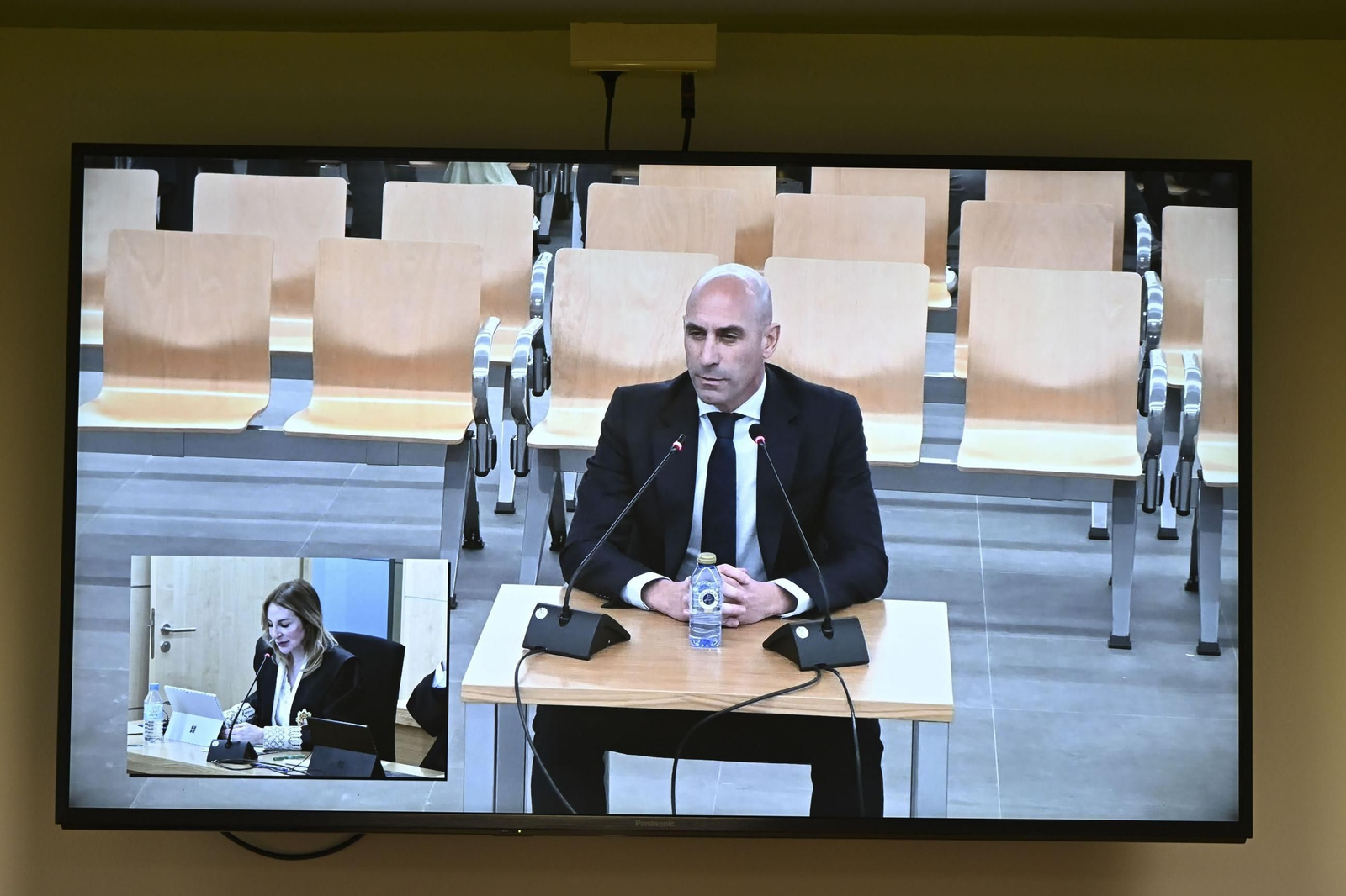 Las fotos del día de la declaración de Rubiales en el juicio
