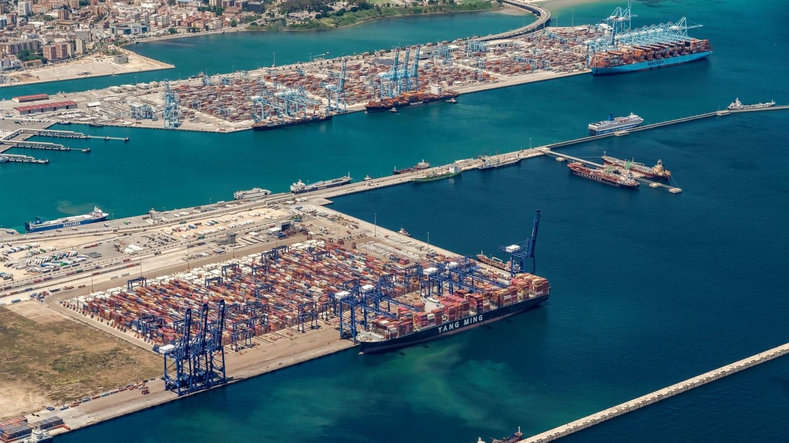 Vista aérea de las terminales de APM Terminals y TTI en el Puerto de Algeciras