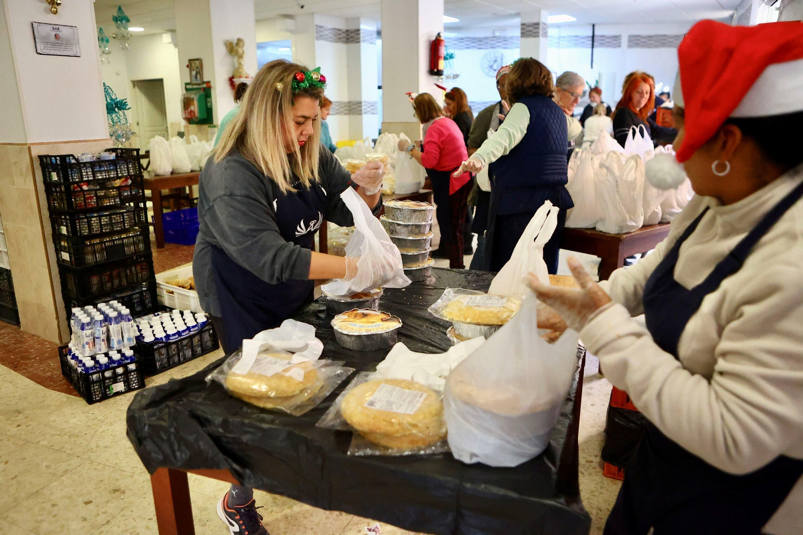 Las manos de la solidaridad en Málaga, en fotos