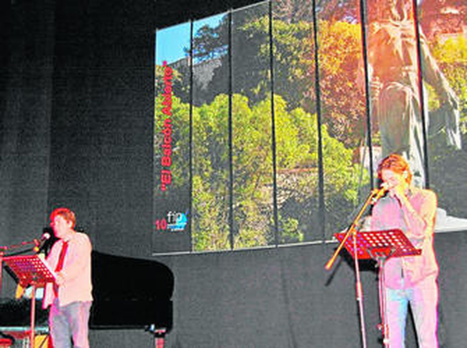 Luis García Montero y Juan Diego Botto actuaron anoche en la costa granadina.