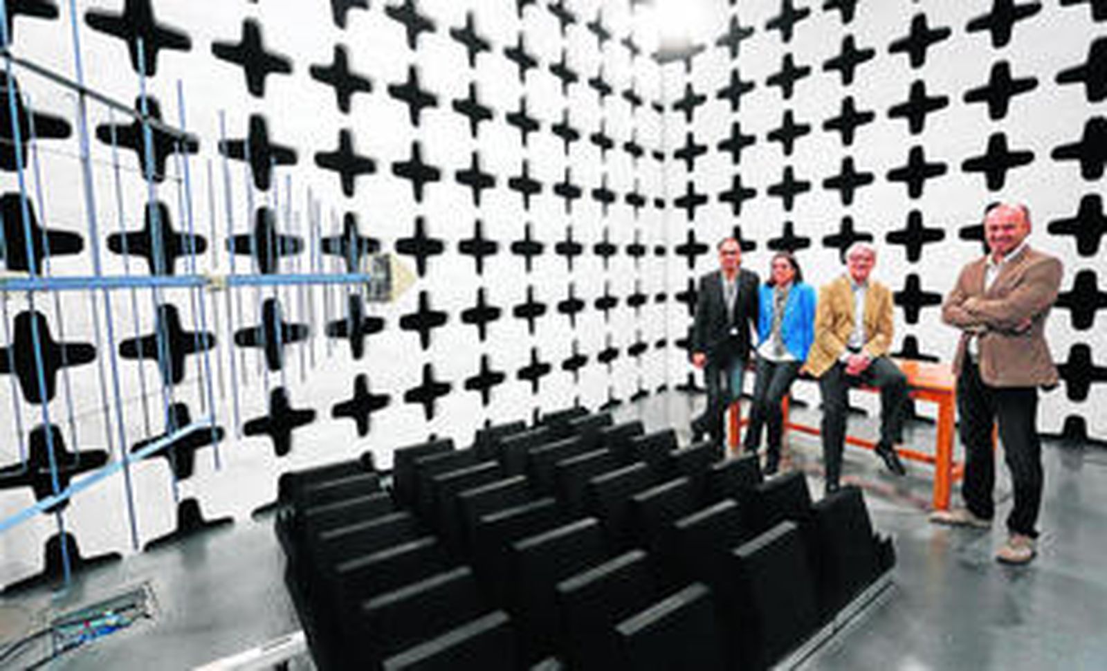 Fernando Hardasmal, Laura Luque, Luis Fernando Martínez y Andrés Moreno, el equipo directivo de la empresa, ayer en la nueva cámara.