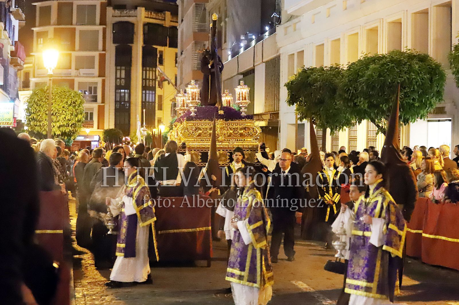 Imágenes de la procesión del Calvario de Huelva