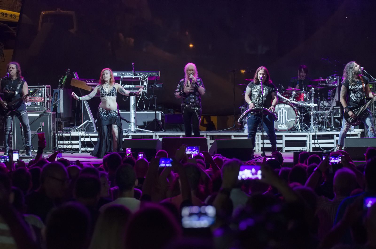 Medina Azahara durante su concierto en la explanada del Mesón Gitano.
