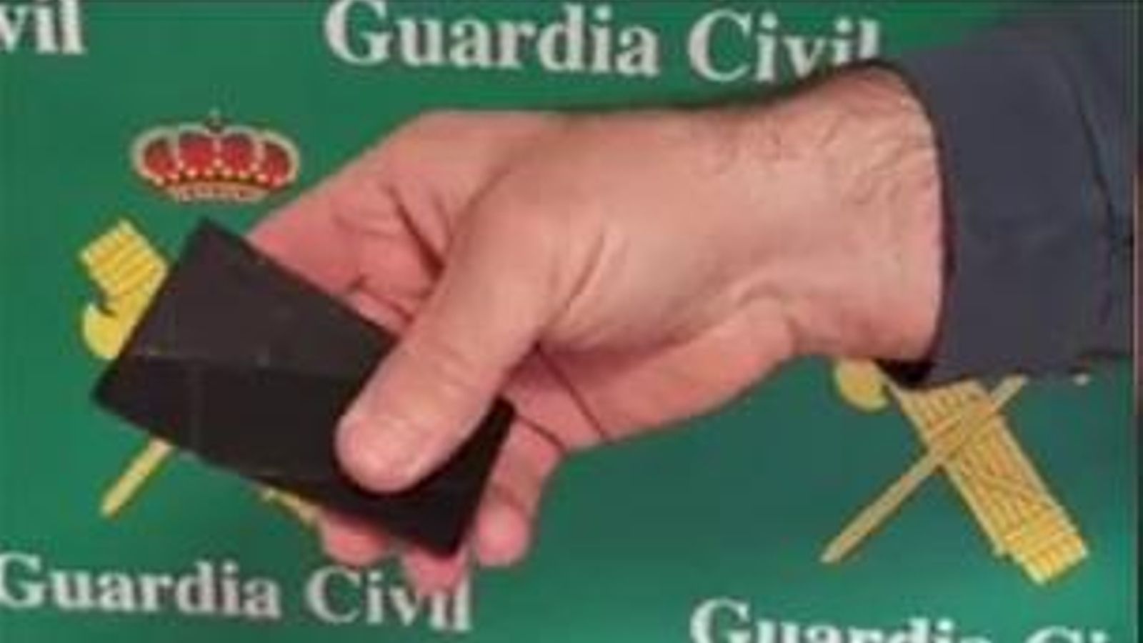 La Guardia Civil con una tarjeta navaja