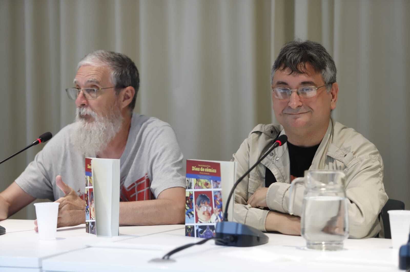 Presentación del libro 'Días de Cómic' en la Biblioteca Municipal de Huelva.