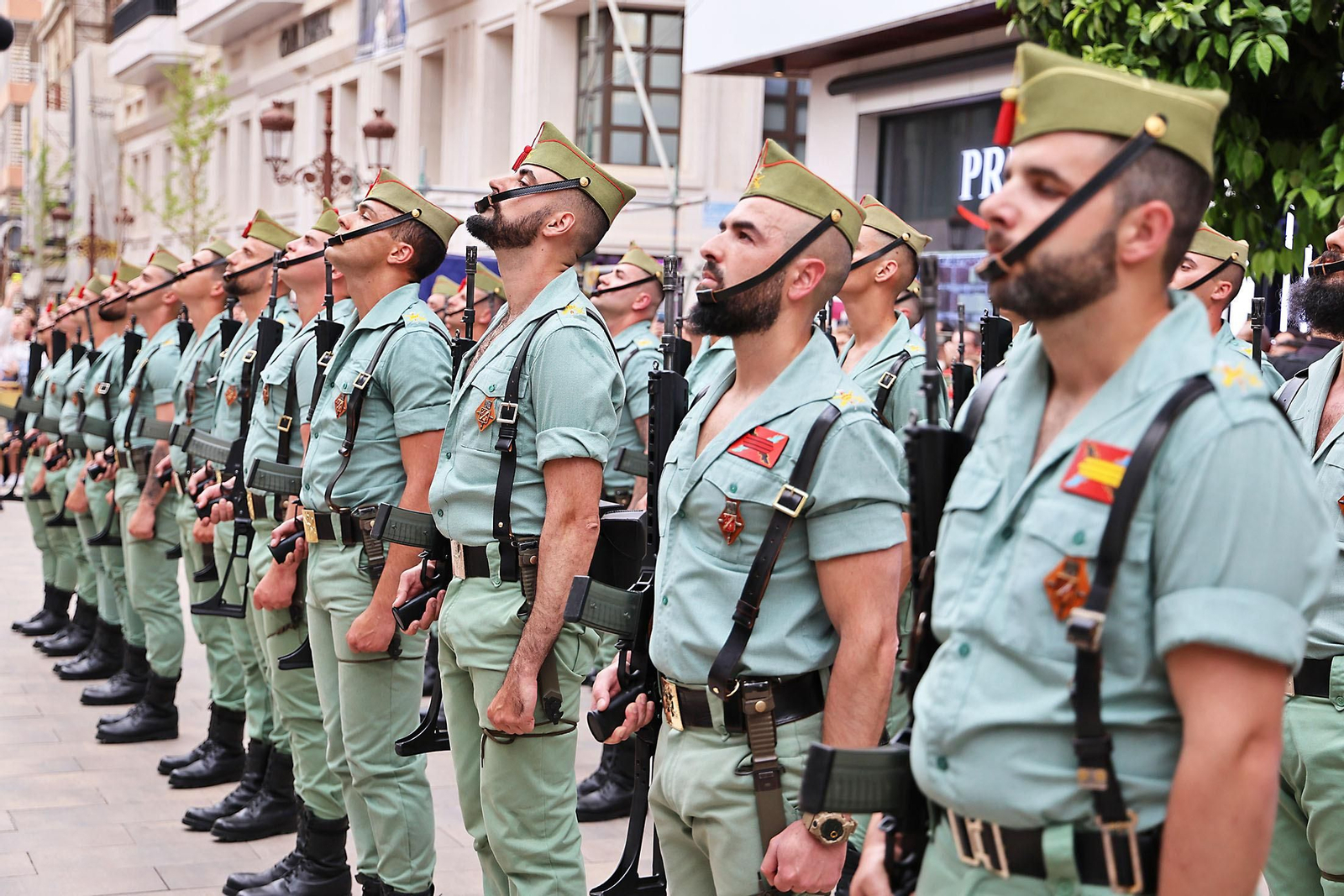 Las mejores imágenes del Sábado de Pasión en Huelva: La Legión con el Cristo de la Vera+Cruz
