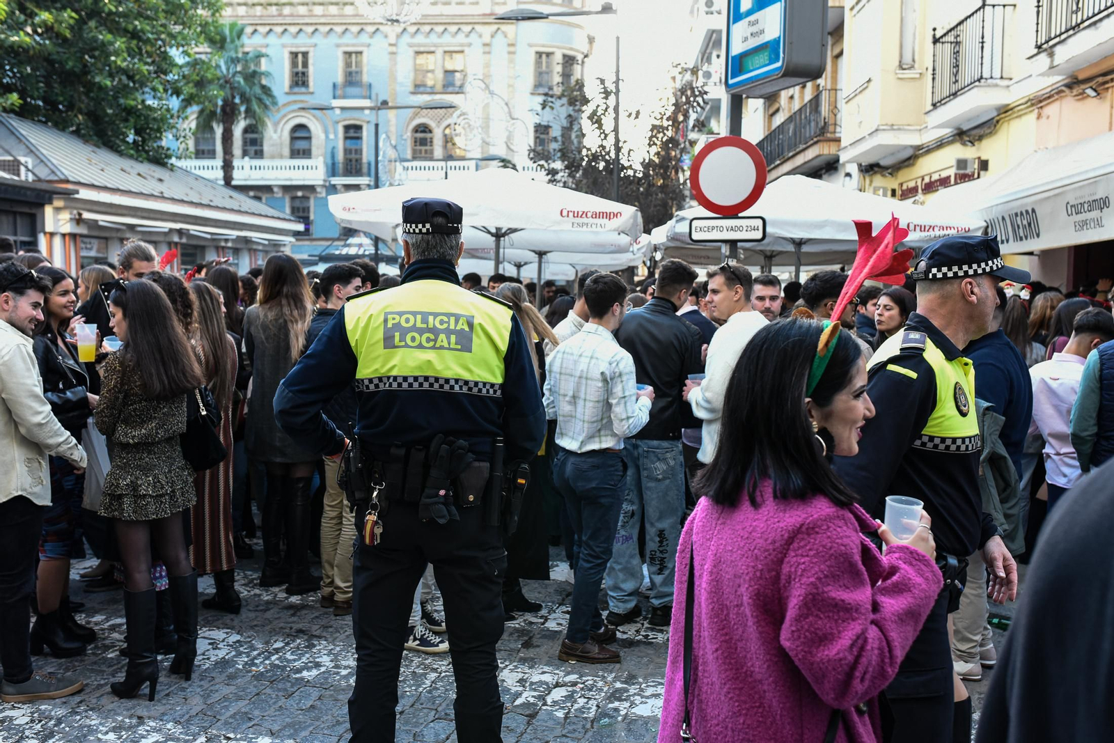 Imágenes de las celebraciones en el centro de Huelva la tarde del 24