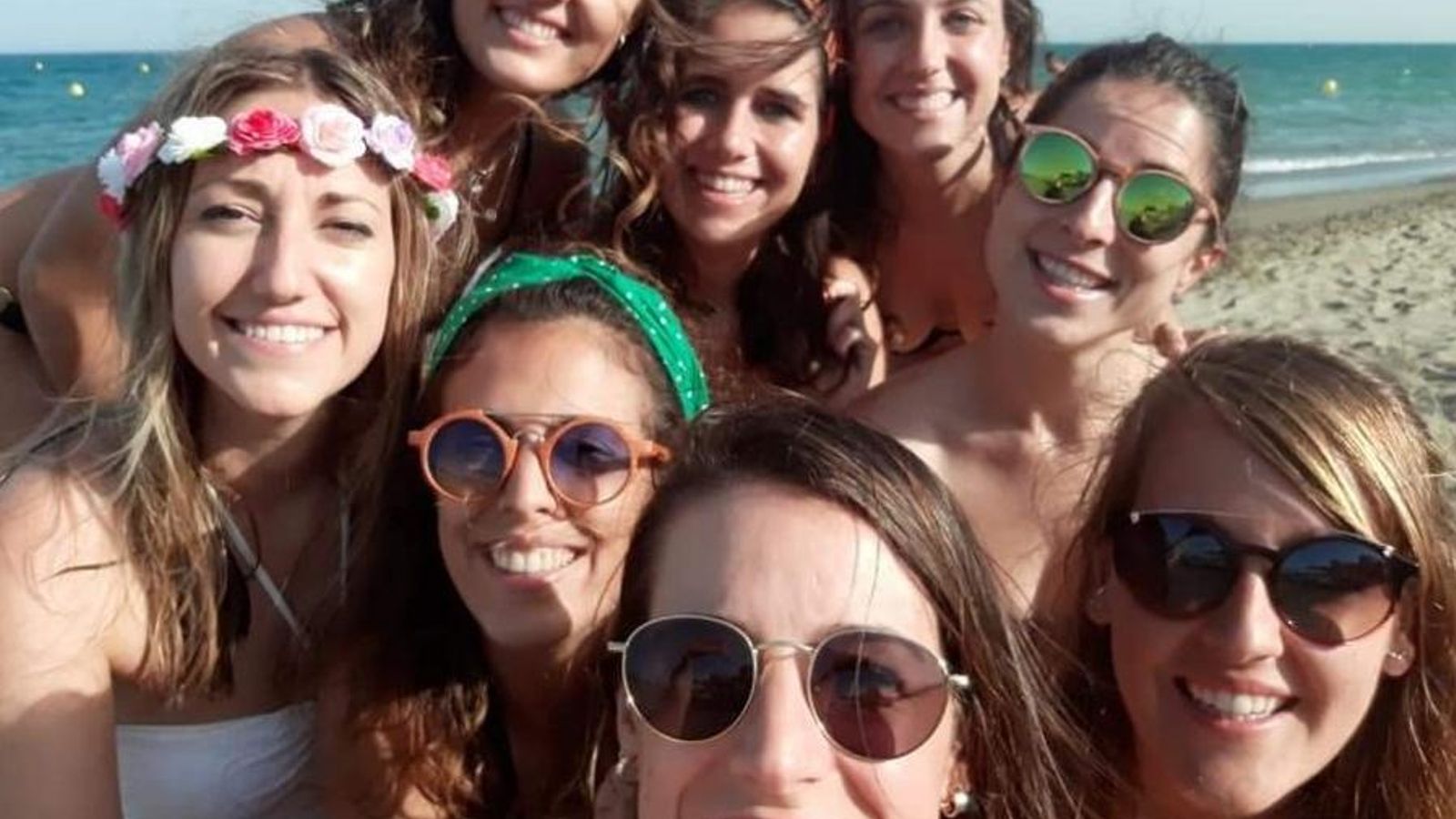 Las ocho protagonistas de la acuarela durante un día de playa.