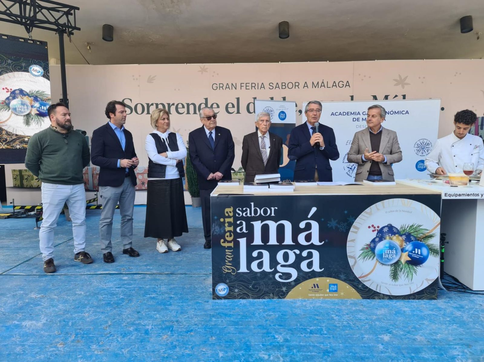 Salado presenta el libro 'Al punto gastronómico malagueño'.