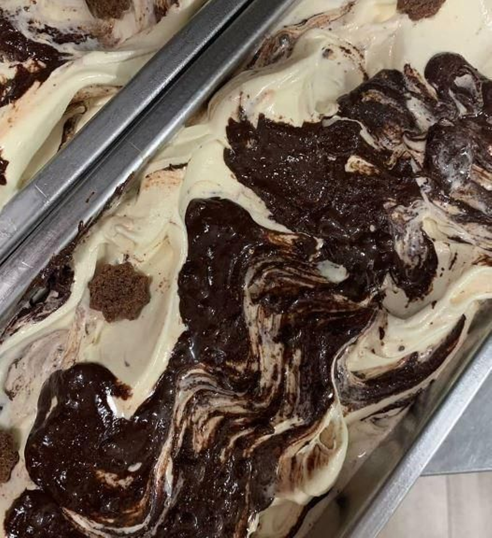 Helado de vainilla y cookies.