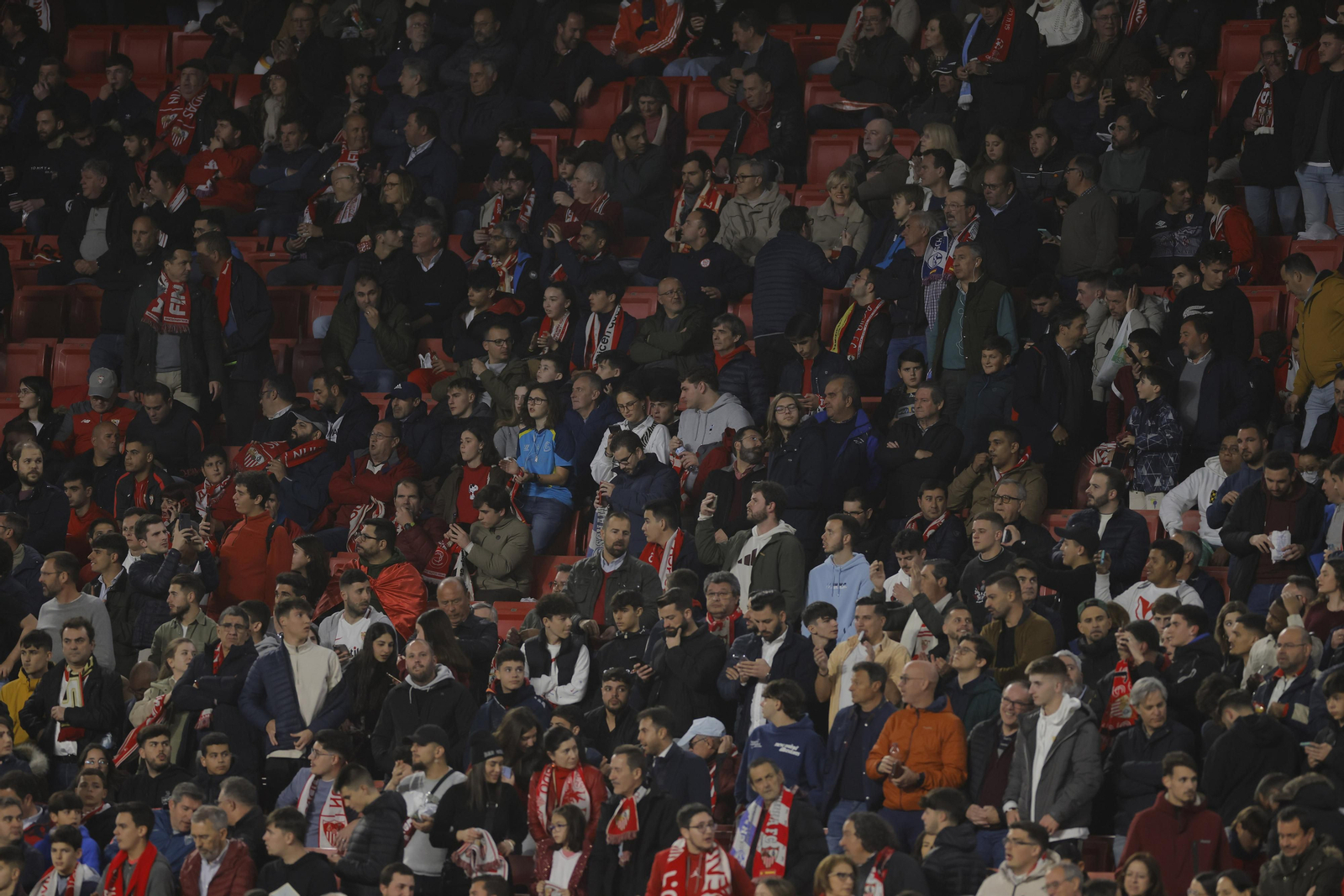 Búscate en las fotos del SEVILLA FC-PSV EINDHOVEN