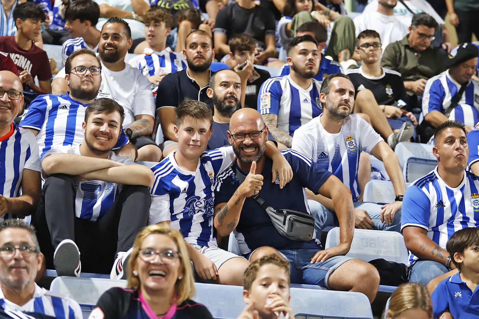 Ambiente en las gradas del Nuevo Colombino en el Recreativo de Huelva y Málaga