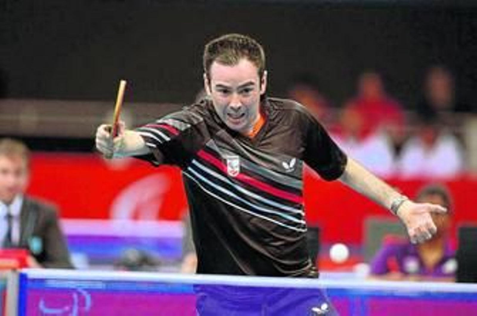 Álvaro Valera devuelve una bola en la final disputada ante Thainiyom.