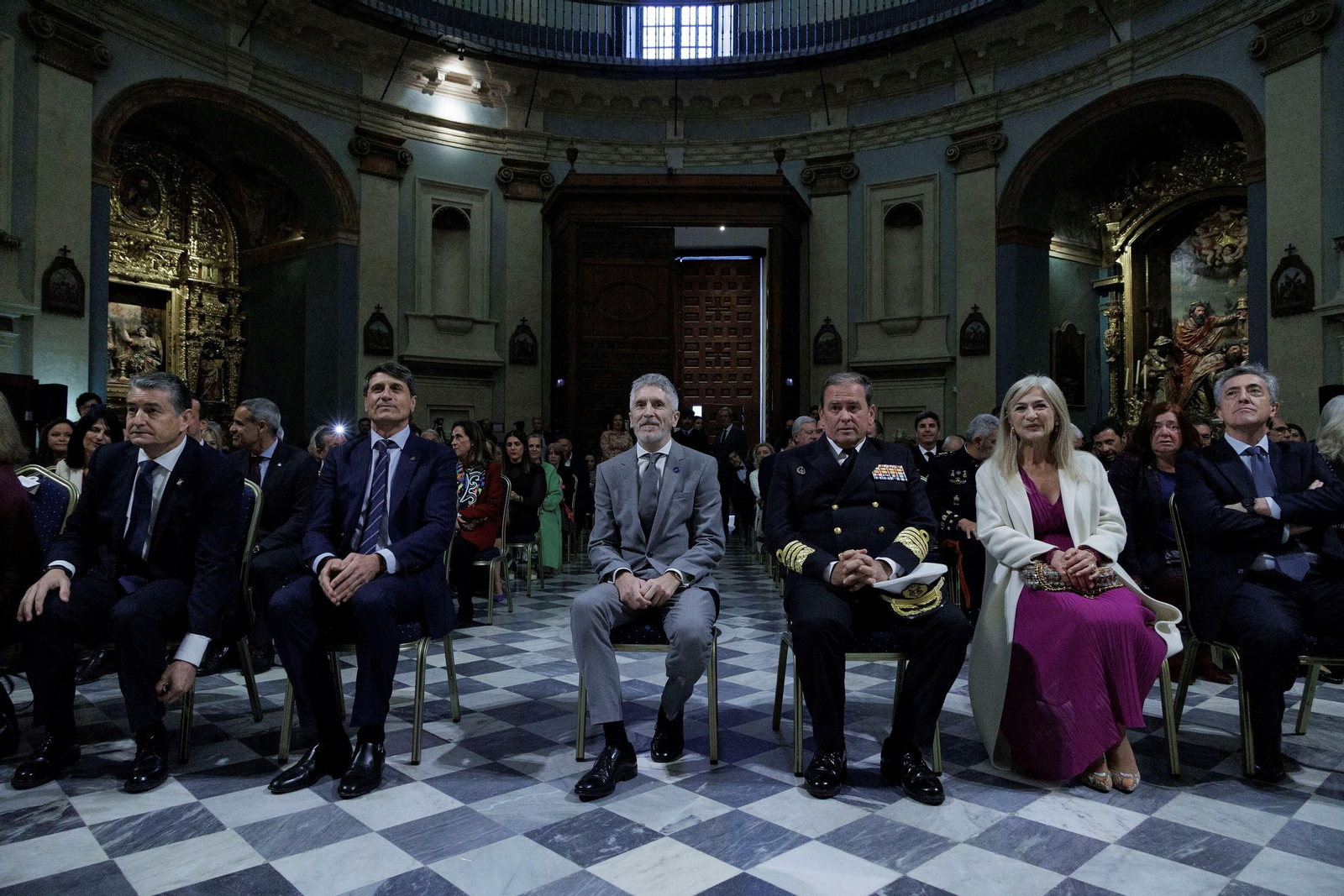 Las imágenes de la entrega de condecoraciones civiles en Cádiz.