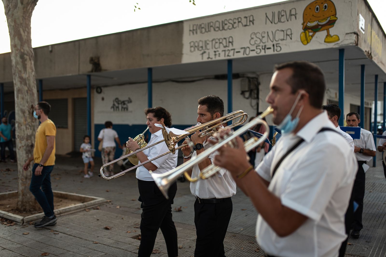 La procesión de la Virgen del Pilar por la Hispanidad en imágenes