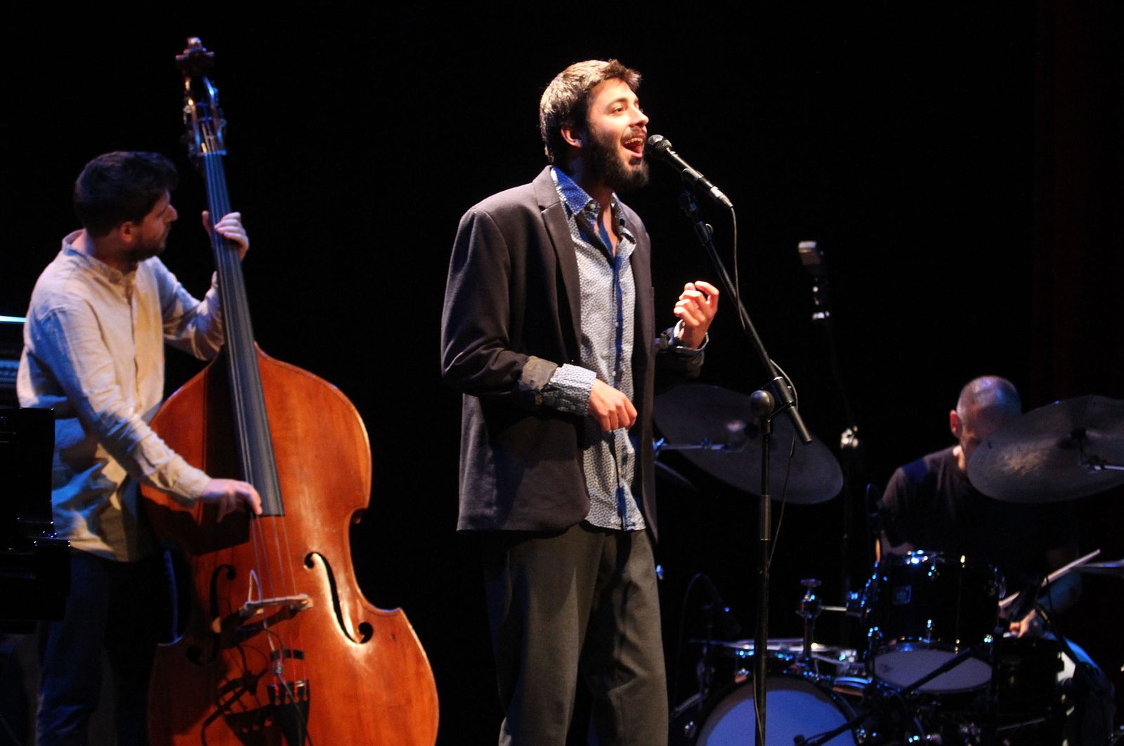 Salvador Sobral en mitad de su actuación en la noche de ayer.